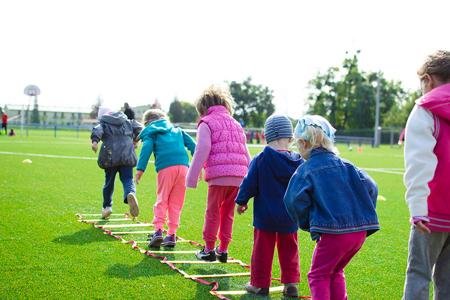 Yoga mit Mama macht Spaß