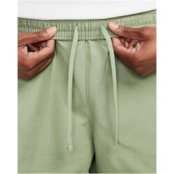 NIKE Club Woven Cargo Shorts Herren 386 - oil green/white XS
