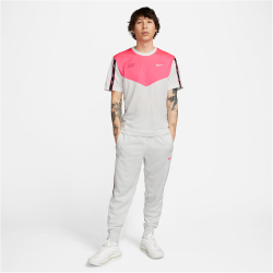 NIKE Sportswear Repeat T-Shirt Herren 122 - summit white/hyper pink/white M