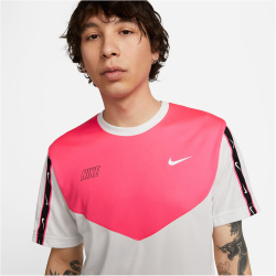 NIKE Sportswear Repeat T-Shirt Herren 122 - summit white/hyper pink/white M