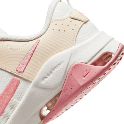 NIKE Air Zoom Bella 6 Fitnessschuhe Damen 101 - sail/coral chalk-sanddrift 40.5