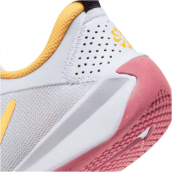 NIKE Omni Multi-Court Laufschuhe Kinder 102 - white/citron pulse-coral chalk-sea coral 35.5
