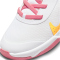 NIKE Omni Multi-Court Sneaker Kinder 102 - white/citron pulse-coral chalk-sea coral 30