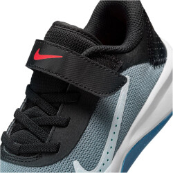 NIKE Omni Multi-Court Sneaker Kinder 006 - cool grey/photo blue-black-lt crimson 28.5