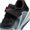 NIKE Omni Multi-Court Sneaker Kinder 006 - cool grey/photo blue-black-lt crimson 28.5