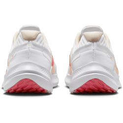 NIKE Quest 5 Laufschuhe Damen 102 - white/sea coral-sanddrift-topaz gold 38