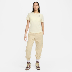 NIKE Sportswear Club Essentials T-Shirt Damen