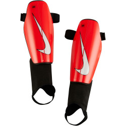 NIKE Charge Schienbeinschoner mit Knöchelschutz...