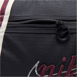 NIKE Gym Club Trainingstasche (24L) 011 - black/sail/night maroon
