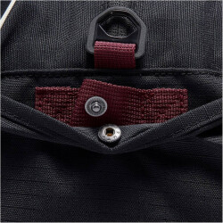 NIKE Gym Club Trainingstasche (24L) 011 - black/sail/night maroon