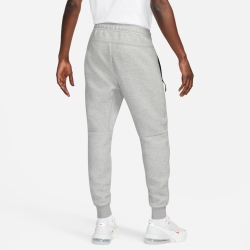 NIKE Sportswear Tech Fleece Slim Fit Jogginghose Herren...