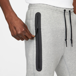 NIKE Sportswear Tech Fleece Slim Fit Jogginghose Herren...