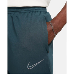 NIKE Academy Winter Warrior Therma-FIT Global...