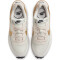 NIKE Waffle Debut Sneaker Damen 100 - lt orewood brn/metallic gold-sail-black 38