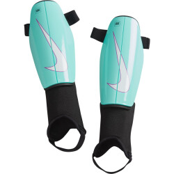 NIKE Charge Schienbeinschoner mit Knöchelschutz...