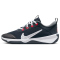NIKE Omni Multi-Court Laufschuhe Kinder 402 - dark obsidian/white-smoke grey 35.5
