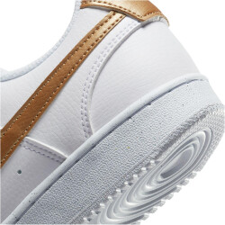 NIKE Court Vision Next Nature Low-Top Sneaker Damen 105 - white/metallic gold-white 35.5