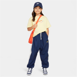 NIKE Sportswear Swoosh Boxy T-Shirt M&auml;dchen 722 - soft yellow M (137-146 cm)