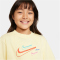 NIKE Sportswear Swoosh Boxy T-Shirt M&auml;dchen 722 - soft yellow M (137-146 cm)