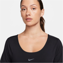 NIKE One Classic Dri-FIT Twist kurzarm Trainingsshirt...