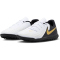 NIKE Jr. Phantom GX II Club TF Multinocken-Fu&szlig;ballschuhe Kinder 100 - white/black/mtlc gold coin 33.5