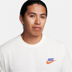 NIKE Sportswear Club+ T-Shirt Herren 133 - sail XS