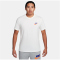 NIKE Sportswear Club+ T-Shirt Herren 133 - sail XS