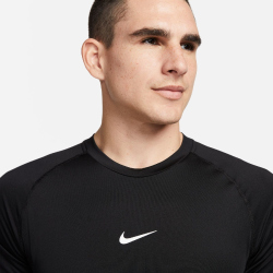 NIKE Pro Dri-FIT Slim kurzarm Trainingsshirt Herren 010 - black/white XL