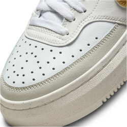 NIKE Court Vision Alta Sneaker Damen 100 - white/metallic gold/light bone/sail 35.5