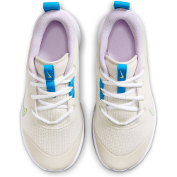 NIKE Omni Multi-Court Hallenschuhe Kinder 106 - lt orewood brn/barely volt/lilac bloom 36