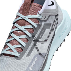 NIKE React Pegasus Trail 4 GORE-TEX wasserfeste Trailrunning Schuhe Damen 005 - lt smoke grey/black/glacier blue 36.5