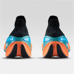 UYN Neuron Trailrunning-Schuhe mit orangefarbener Sohle...