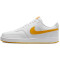 NIKE Court Vision Low Next Nature Sneaker Herren 100 - white/university gold 38.5