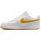 NIKE Court Vision Low Next Nature Sneaker Herren 100 - white/university gold 38.5