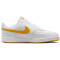 NIKE Court Vision Low Next Nature Sneaker Herren 100 - white/university gold 38.5