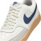 NIKE Court Vision Low Sneaker Herren 133 - sail/midnight navy-gum light brown 38.5