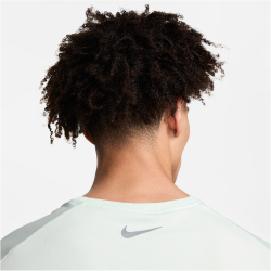 NIKE Miler Flash Dri-FIT UV kurzarm Laufshirt Herren 394 - barely green/reflective silv S