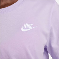 NIKE Sportswear Club Essentials T-Shirt Damen 511 - violet mist/white L
