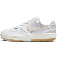 NIKE Gamma Force Sneaker Damen