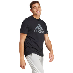 adidas Sportswear Camo Badge of Sport Graphic T-Shirt Herren