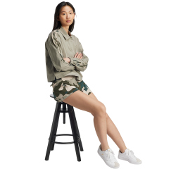 adidas Sportswear Essentials 3-Streifen Camo-Print Cargo...