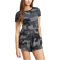 adidas Sportswear Essentials 3-Streifen Camo Print Baby Tee Cropped T-Shirt Damen