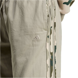 adidas Sportswear Essentials Camo-Print 3-Streifen Twill...