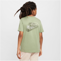 NIKE Sportswear Standard Issue Graphic T-Shirt Jungen