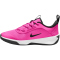 NIKE Omni Multi-Court Hallenschuhe Kinder 602 - laser fuchsia/black-white 35.5