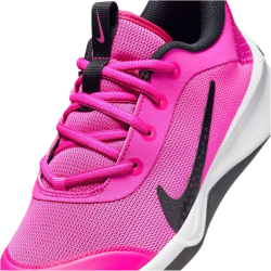 NIKE Omni Multi-Court Hallenschuhe Kinder 602 - laser fuchsia/black-white 38