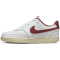 NIKE Court Vision Low-Top Sneaker Damen 106 - white/team red-muslin-mtlc gold star 40.5