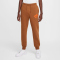 NIKE Sportswear Club Jogginghose Herren 281 - lt british tan/safety orange XS