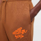 NIKE Sportswear Club Jogginghose Herren 281 - lt british tan/safety orange XS
