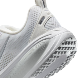 NIKE Vomero 18 Laufschuhe Damen